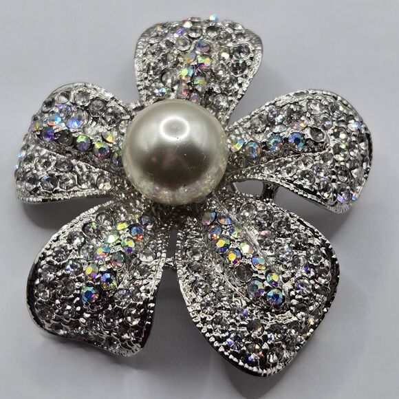 Premier Designs Prissy Brooch Rhinestones Faux Pearl Floral Motif Formal 2" READ - Picture 3 of 10